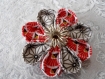 Broche fleur kanzashi couleur rouge/blanc