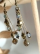 Boucles d'oreilles pendantes florales fantaisies bleue picasso et métal bronze antique