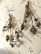 Boucles d'oreilles pendantes florales fantaisies bleue picasso et métal bronze antique