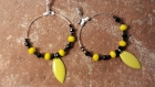 Bo-14-boucles d'oreilles créoles couleur argent perles et sequin jaune