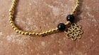 Br-16-bracelet couleur dorée et médaille fleur ajourée