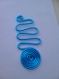 Pendentif en fil aluminium colori bleu electrique