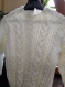 Pull de style irlandais fait main pour un garçon de 4 ans, en laine acrylique couleur écru.