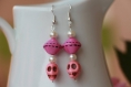 Boucles d'oreilles têtes de mort roses avec perles en fimo