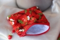Porte-monnaie fraises en tissu et feutrine blanche avec breloque fimo