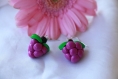 Boucles d'oreilles petits raisins violets