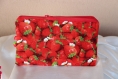Trousse fraises en tissu avec breloque en fimo