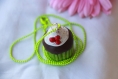 Collier cupcake au chocolat avec chantilly et cerises en fimo