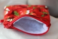 Porte-monnaie fraises en tissu et feutrine blanche avec breloque fimo