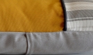 Housse de coussin, 40x60cm avec neuf petits pompons noirs. imprimé 