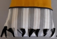Housse de coussin, 40x60cm avec neuf petits pompons noirs. imprimé 