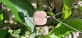 Pendentif avec une opale rose 