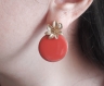 Boucles d'oreilles nina - sequin rond rose corail et clou fleur - esprit vintage