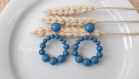 Boucles d'oreilles (petit modèle) créoles perles bleu denim en résine - esprit vintage