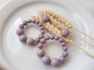 Boucles d'oreilles (modèle xl) créoles perles lilas en résine - esprit vintage
