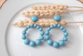 Boucles d'oreilles (petit modèle) créoles perles bleu vintage en résine - esprit vintage