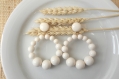 Boucles d'oreilles (modèle xl) créoles perles ivoires en résine - esprit vintage