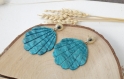Boucles d'oreilles lisa - grand pendentif coquillage en acétate bleu paon nacré