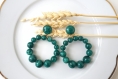Boucles d'oreilles (grand modèle) créoles perles vert pin marbré en résine transparente - esprit vintage