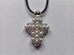 Collier pendentif croix perles