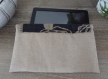 Housse de tablette 7'' beige à rabat noir ou pochette de sac