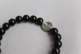 Bracelet nori - perles noires et argentées