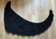écharpe noire de forme asymétrique