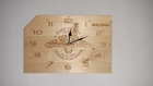 Horloge pendule murale personnalisable en bois gravure offerte , faite main.