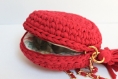 Sac rond bandoulière rouge avec pompon, sac crochet fait main, sac boho chic