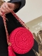 Sac rond bandoulière rouge avec pompon, sac crochet fait main, sac boho chic