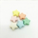 10 perles acryliques en forme d'étoile multicolores 12 mm  pour scrapbooking, brads, embellissement, cadeau, décoration, décor, die cut