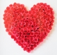 Cœur de roses miniatures en papier dans une boîte d'ombre