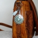 Porte clé rond 4cm + attache, décor mandala bleu, argent et guitare