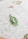 Collier / pendentif en forme de feuille verte en résine, avec des feuilles d'argent