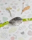 Bracelet de perles pépites chips irrégulières vertes avec une feuille