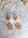 Boucles d'oreilles fleurs pendantes avec perles beiges crénelées