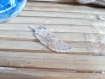 Collier / pendentif plume en résine transparente et fleur