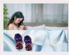 La royauté du violet - paire de chaussons bébé fille, modèle unique fait-main tricotée aux aiguilles  cadeau de naissance, chaussons bébé filles mauve et violet