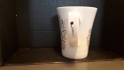 Mug plume en porcelaine décor à la plume