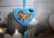 Coeur en feutrine bleu avec décoration de tigre