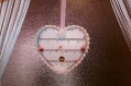 Plaque de porte en bois en forme de coeur de couleur blanche