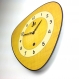 Horloge murale style vintage jaune années 70