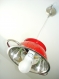 Lampe passoire design et tendance rouge pour la cuisine