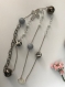 Sautoir bohème, chaîne et perles, croix, ton bleu, blanc, gris