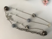 Sautoir bohème, chaîne et perles, croix, ton bleu, blanc, gris