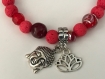 Bracelet en perle et bouddha, ton rouge, pendentifs fleur de lotus et tête de bouddha