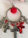 Boucles d’oreilles  métal argenté chandelier pendentifs croix et pompon ton rouge