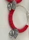 Boucles d'oreilles créoles perles heishi rouges  pendentif tête indien