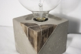 Lampe de table décorative / lampe en ciment et bois / chêne et ciment / ampoule led vintage / type edison / eclairage indirect chaud / cube