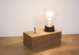 Tiny / lampe de table / petite lampe de chevet / bloc de bois exotique massif / ampoule led edison / eclairage chaud 1800k / interrupteur
